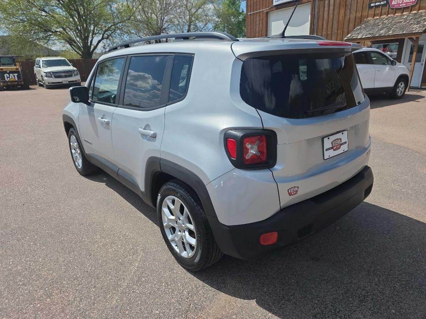 2015 SILVER JEEP RENEGADE LATITUDE (ZACCJABT0FP) with an 2.4L engine, Automatic transmission, located at 495 Old Highway 20 West, South Sioux City, NE, 68776, (402) 494-2677, 42.458408, -96.443512- Photo#2