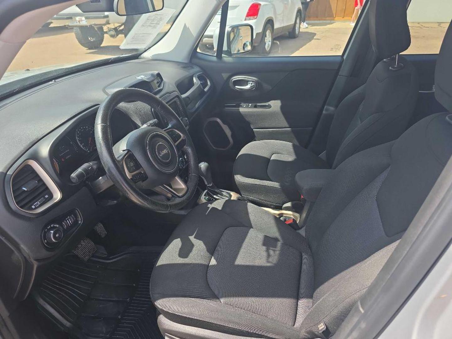 2015 SILVER JEEP RENEGADE LATITUDE (ZACCJABT0FP) with an 2.4L engine, Automatic transmission, located at 495 Old Highway 20 West, South Sioux City, NE, 68776, (402) 494-2677, 42.458408, -96.443512- Photo#6