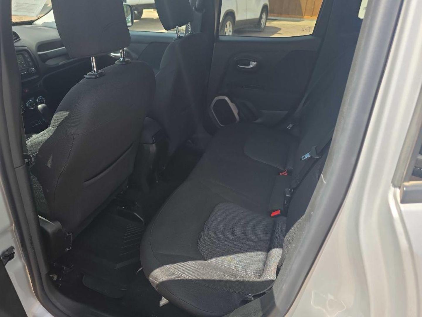 2015 SILVER JEEP RENEGADE LATITUDE (ZACCJABT0FP) with an 2.4L engine, Automatic transmission, located at 495 Old Highway 20 West, South Sioux City, NE, 68776, (402) 494-2677, 42.458408, -96.443512- Photo#7