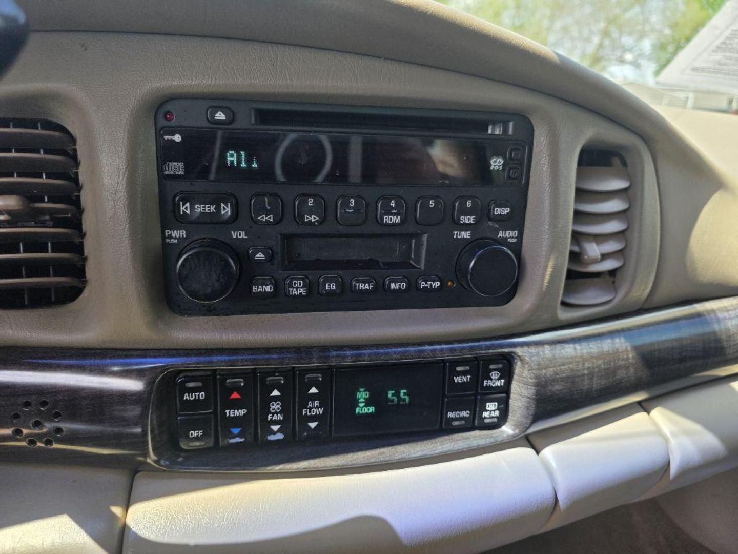 2004 WHITE BUICK LESABRE LIMITED (1G4HR54K44U) with an 3.8L engine, Automatic transmission, located at 495 Old Highway 20 West, South Sioux City, NE, 68776, (402) 494-2677, 42.458408, -96.443512- Photo#8