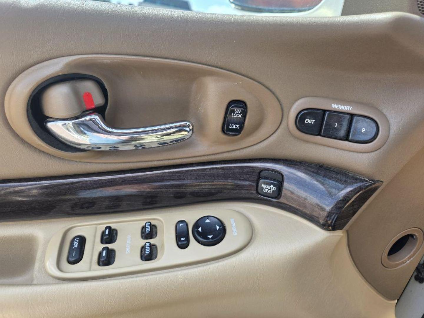 2004 WHITE BUICK LESABRE LIMITED (1G4HR54K44U) with an 3.8L engine, Automatic transmission, located at 495 Old Highway 20 West, South Sioux City, NE, 68776, (402) 494-2677, 42.458408, -96.443512- Photo#9