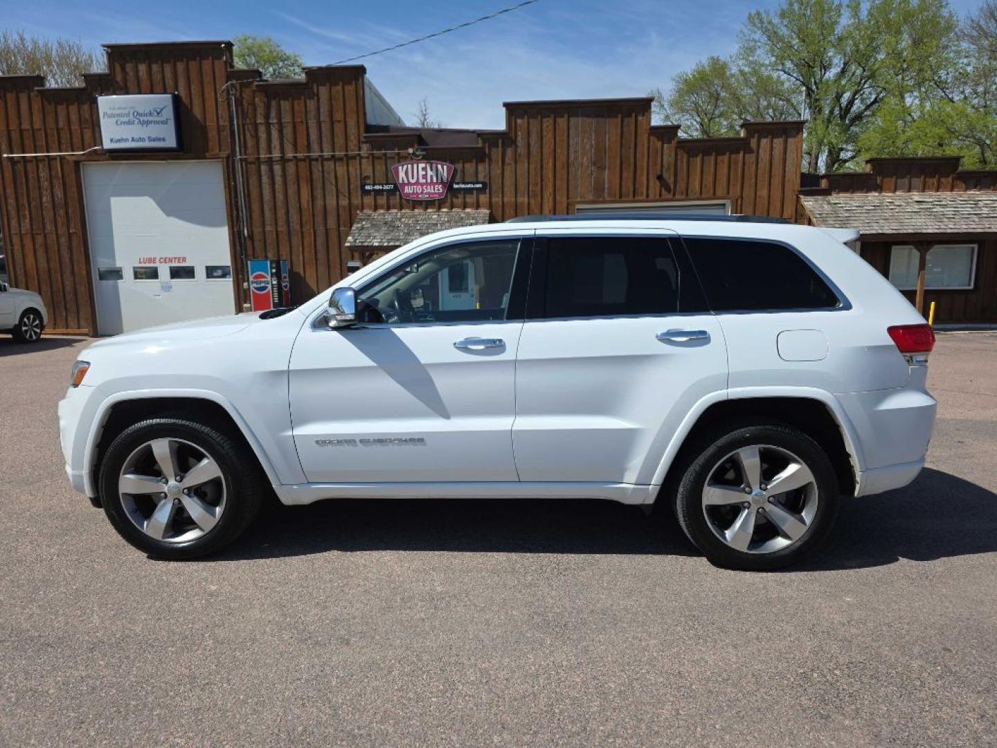 2014 WHITE JEEP GRAND CHEROKEE OVERLAND (1C4RJFCG8EC) with an 3.6L engine, Automatic transmission, located at 495 Old Highway 20 West, South Sioux City, NE, 68776, (402) 494-2677, 42.458408, -96.443512- Photo#1