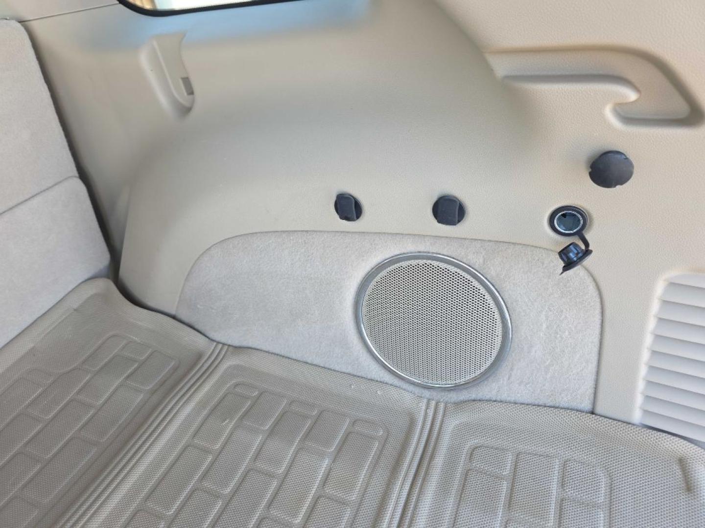 2014 WHITE JEEP GRAND CHEROKEE OVERLAND (1C4RJFCG8EC) with an 3.6L engine, Automatic transmission, located at 495 Old Highway 20 West, South Sioux City, NE, 68776, (402) 494-2677, 42.458408, -96.443512- Photo#9