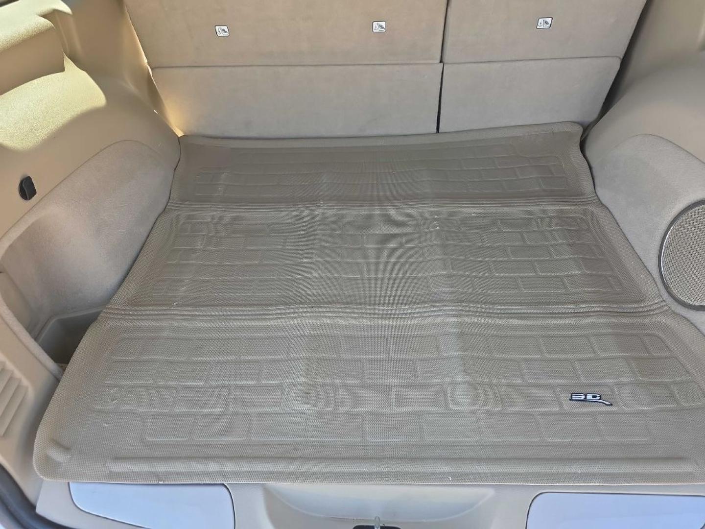 2014 WHITE JEEP GRAND CHEROKEE OVERLAND (1C4RJFCG8EC) with an 3.6L engine, Automatic transmission, located at 495 Old Highway 20 West, South Sioux City, NE, 68776, (402) 494-2677, 42.458408, -96.443512- Photo#11