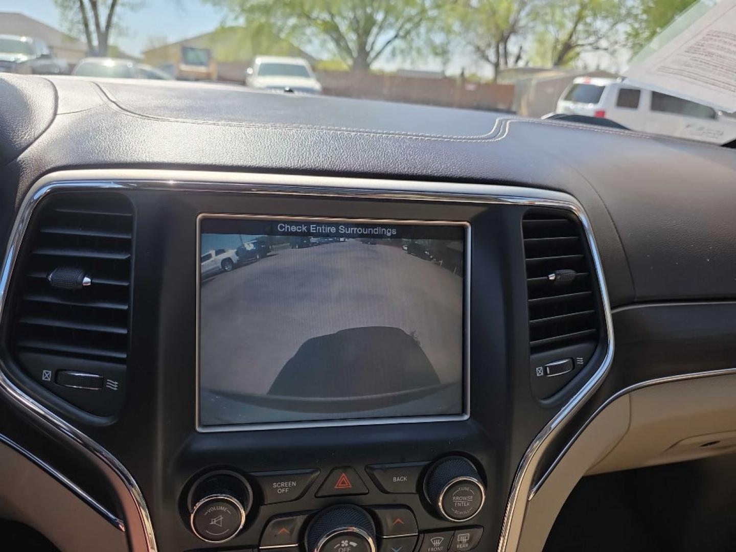 2014 WHITE JEEP GRAND CHEROKEE OVERLAND (1C4RJFCG8EC) with an 3.6L engine, Automatic transmission, located at 495 Old Highway 20 West, South Sioux City, NE, 68776, (402) 494-2677, 42.458408, -96.443512- Photo#16