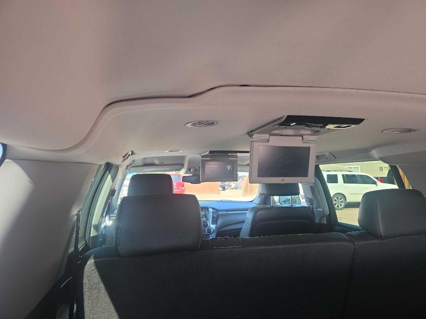 2015 SILVER CHEVROLET SUBURBAN 1500 LT (1GNSKJKC0FR) with an 5.3L engine, Automatic transmission, located at 495 Old Highway 20 West, South Sioux City, NE, 68776, (402) 494-2677, 42.458408, -96.443512- Photo#10