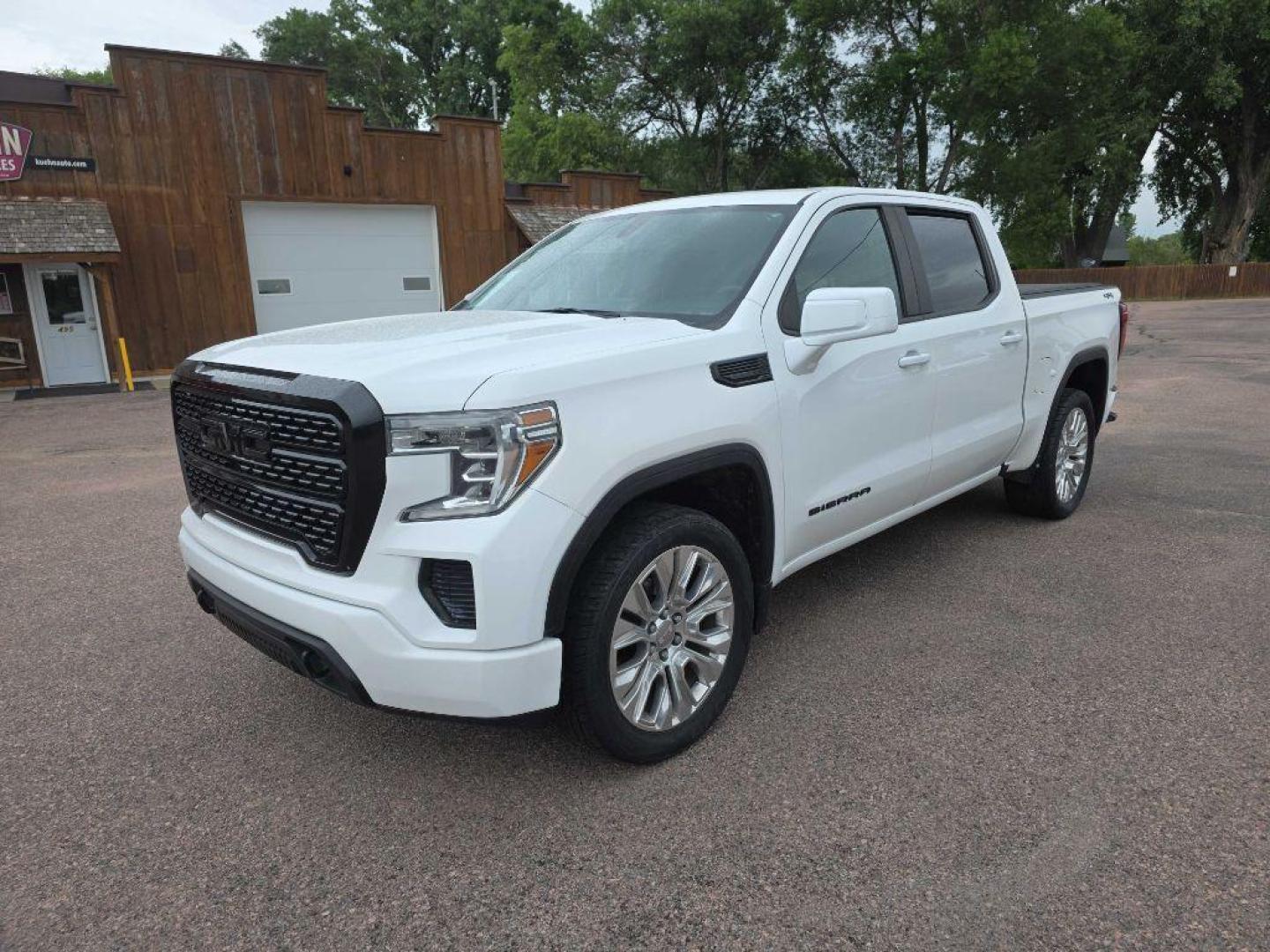 2020 WHITE GMC SIERRA 1500 (1GTU9AEF6LZ) with an 5.3L engine, Automatic transmission, located at 495 Old Highway 20 West, South Sioux City, NE, 68776, (402) 494-2677, 42.458408, -96.443512 - Photo#0