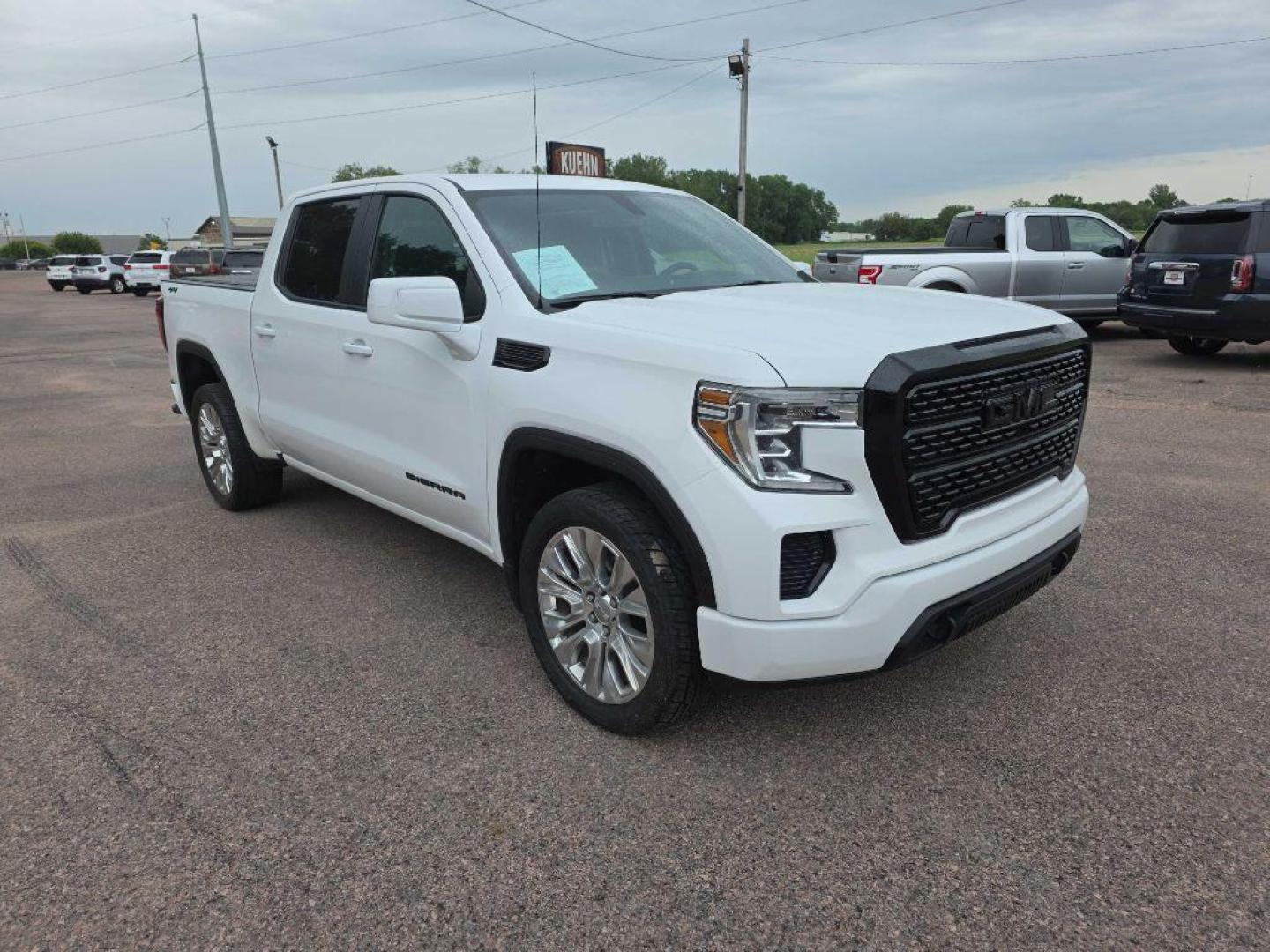 2020 WHITE GMC SIERRA 1500 (1GTU9AEF6LZ) with an 5.3L engine, Automatic transmission, located at 495 Old Highway 20 West, South Sioux City, NE, 68776, (402) 494-2677, 42.458408, -96.443512 - Photo#5