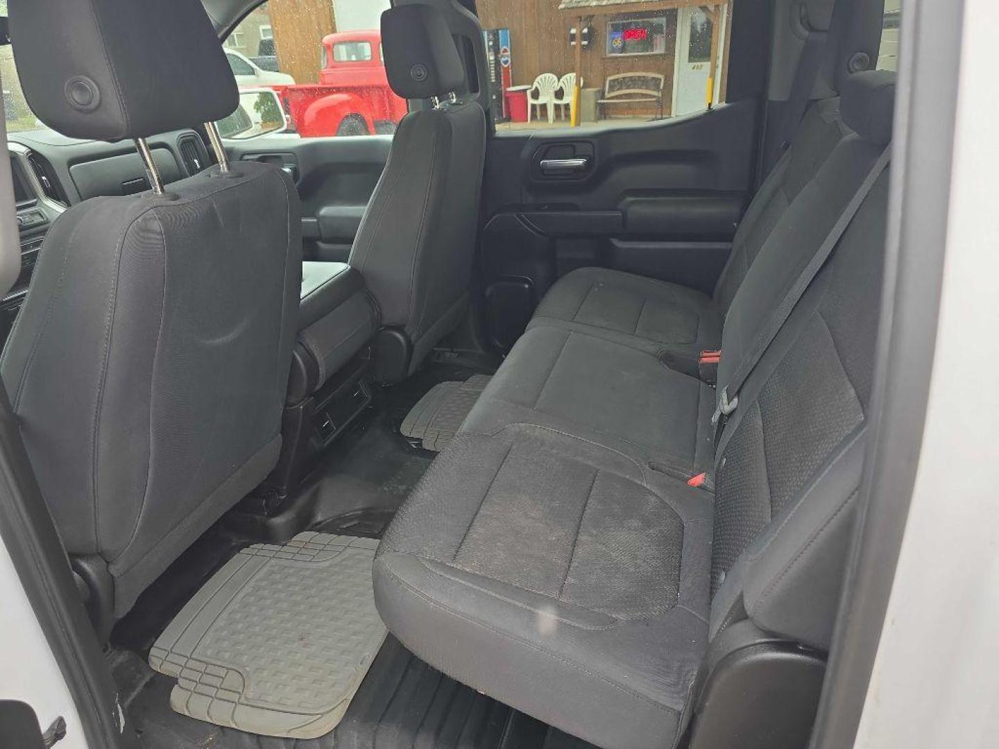 2020 WHITE GMC SIERRA 1500 (1GTU9AEF6LZ) with an 5.3L engine, Automatic transmission, located at 495 Old Highway 20 West, South Sioux City, NE, 68776, (402) 494-2677, 42.458408, -96.443512 - Photo#6