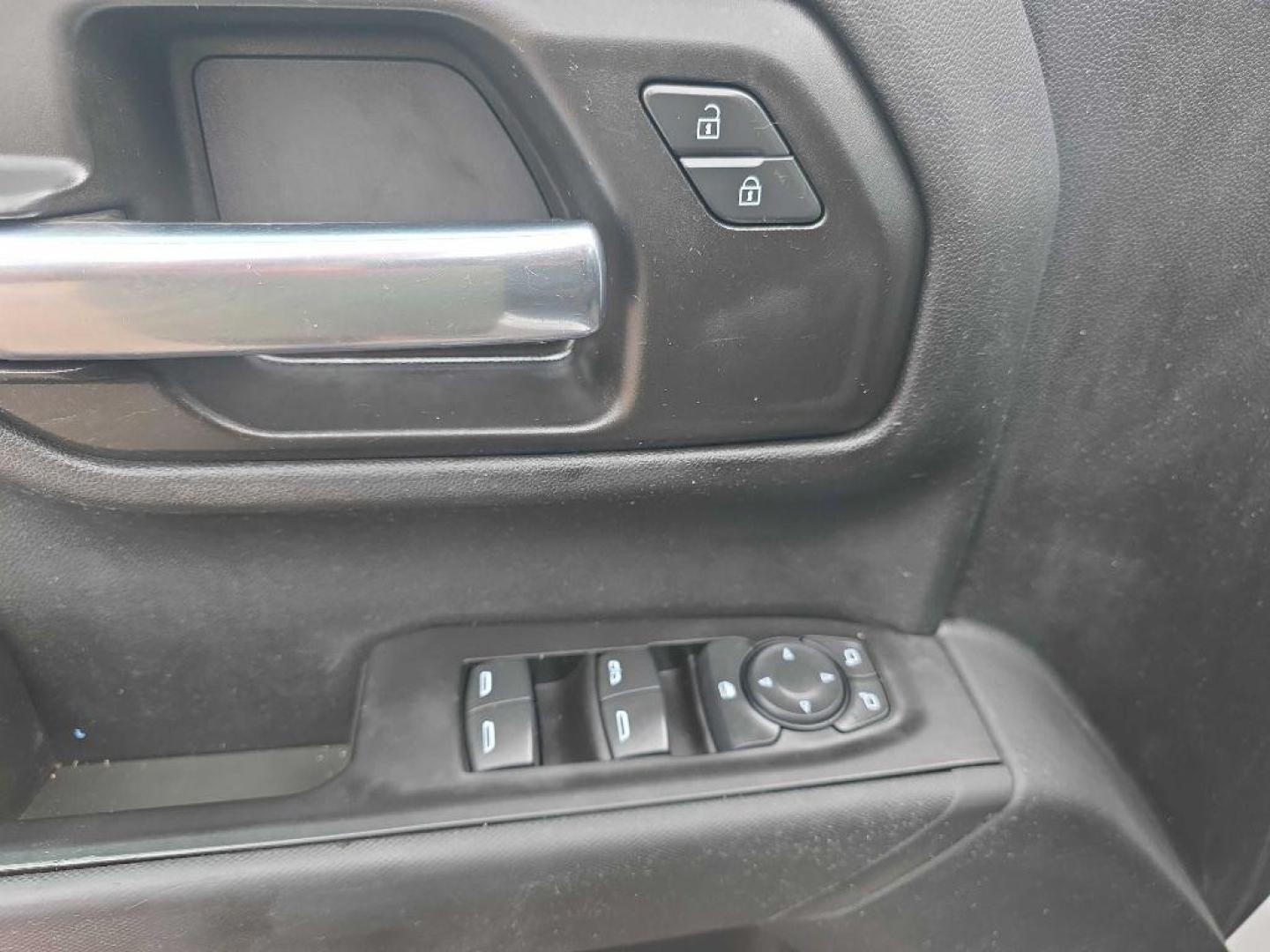 2020 WHITE GMC SIERRA 1500 (1GTU9AEF6LZ) with an 5.3L engine, Automatic transmission, located at 495 Old Highway 20 West, South Sioux City, NE, 68776, (402) 494-2677, 42.458408, -96.443512 - Photo#8
