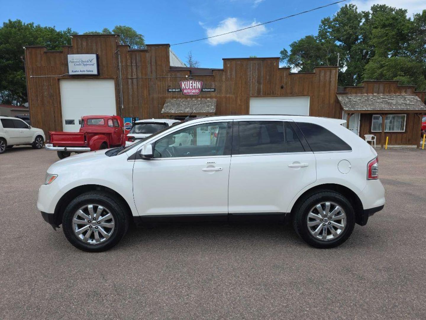 2010 WHITE FORD EDGE LIMITED (2FMDK3KC6AB) with an 3.5L engine, Automatic transmission, located at 495 Old Highway 20 West, South Sioux City, NE, 68776, (402) 494-2677, 42.458408, -96.443512 - Photo#1