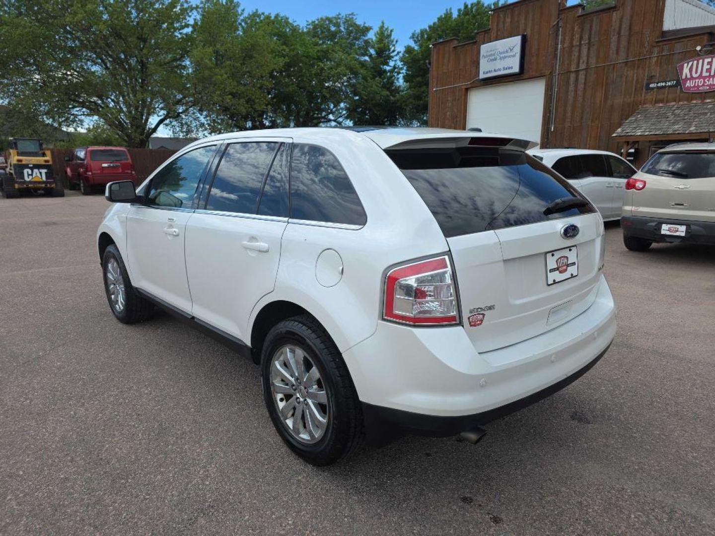 2010 WHITE FORD EDGE LIMITED (2FMDK3KC6AB) with an 3.5L engine, Automatic transmission, located at 495 Old Highway 20 West, South Sioux City, NE, 68776, (402) 494-2677, 42.458408, -96.443512 - Photo#2