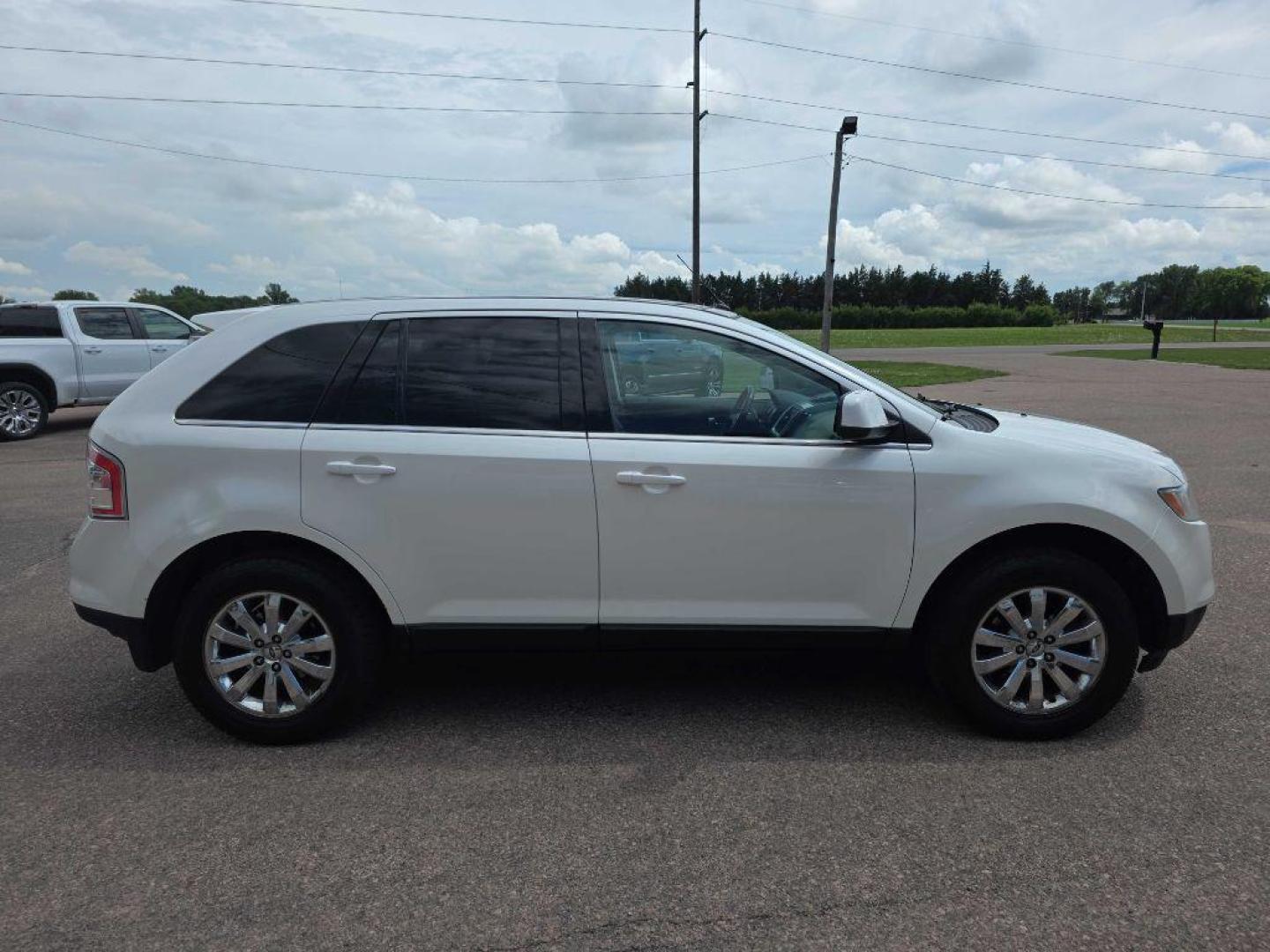 2010 WHITE FORD EDGE LIMITED (2FMDK3KC6AB) with an 3.5L engine, Automatic transmission, located at 495 Old Highway 20 West, South Sioux City, NE, 68776, (402) 494-2677, 42.458408, -96.443512 - Photo#4