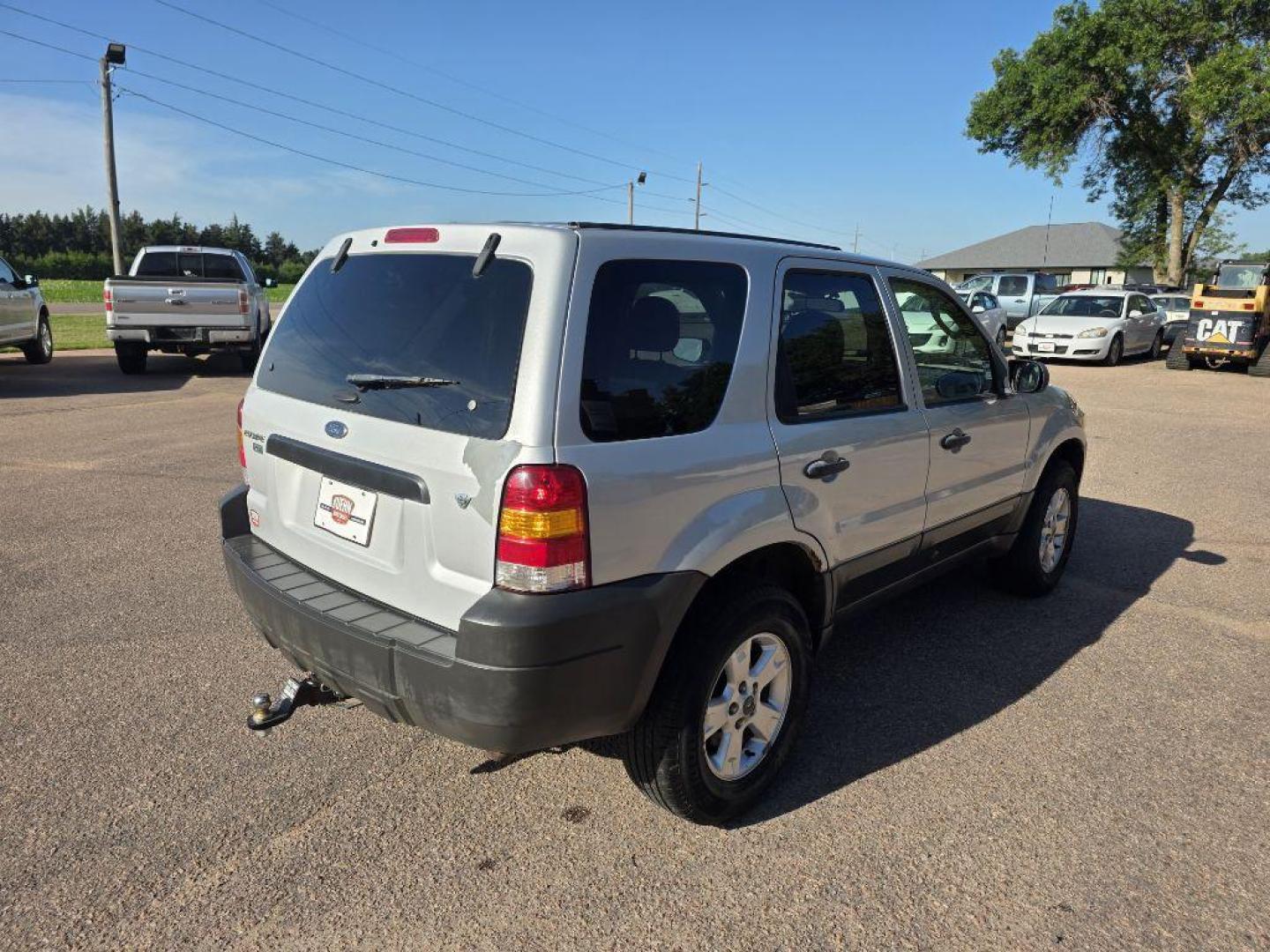 2007 SILVER FORD ESCAPE XLT (1FMYU93157K) with an 3.0L engine, Automatic transmission, located at 495 Old Highway 20 West, South Sioux City, NE, 68776, (402) 494-2677, 42.458408, -96.443512 - Photo#3