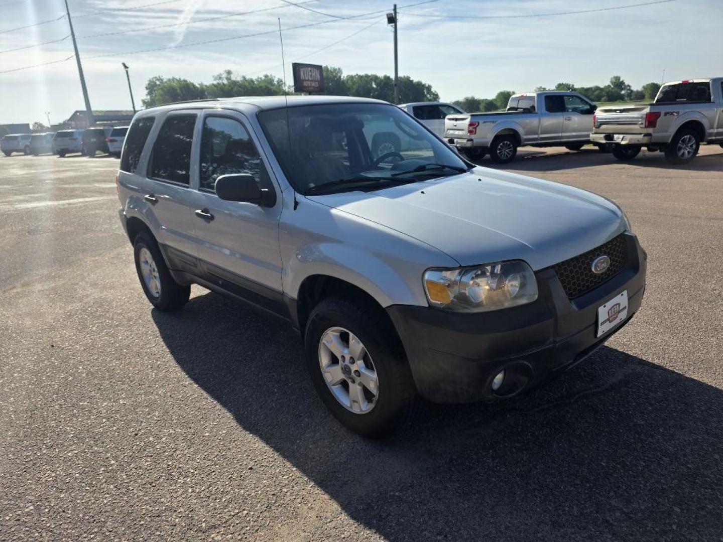 2007 SILVER FORD ESCAPE XLT (1FMYU93157K) with an 3.0L engine, Automatic transmission, located at 495 Old Highway 20 West, South Sioux City, NE, 68776, (402) 494-2677, 42.458408, -96.443512 - Photo#4