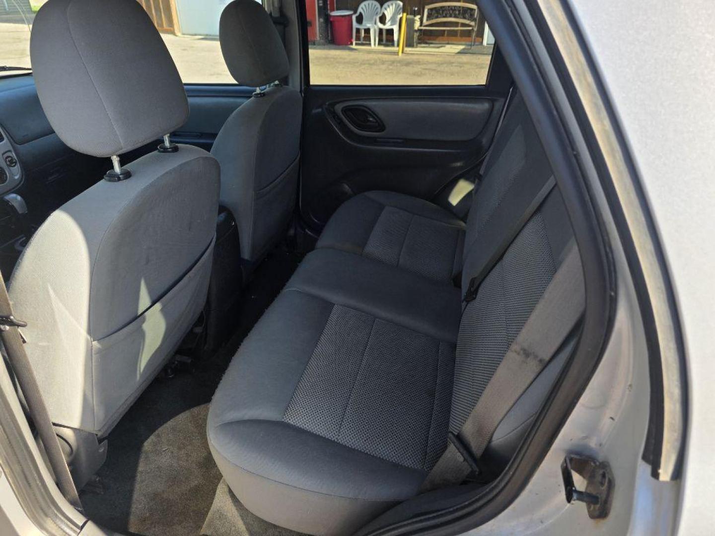 2007 SILVER FORD ESCAPE XLT (1FMYU93157K) with an 3.0L engine, Automatic transmission, located at 495 Old Highway 20 West, South Sioux City, NE, 68776, (402) 494-2677, 42.458408, -96.443512 - Photo#6