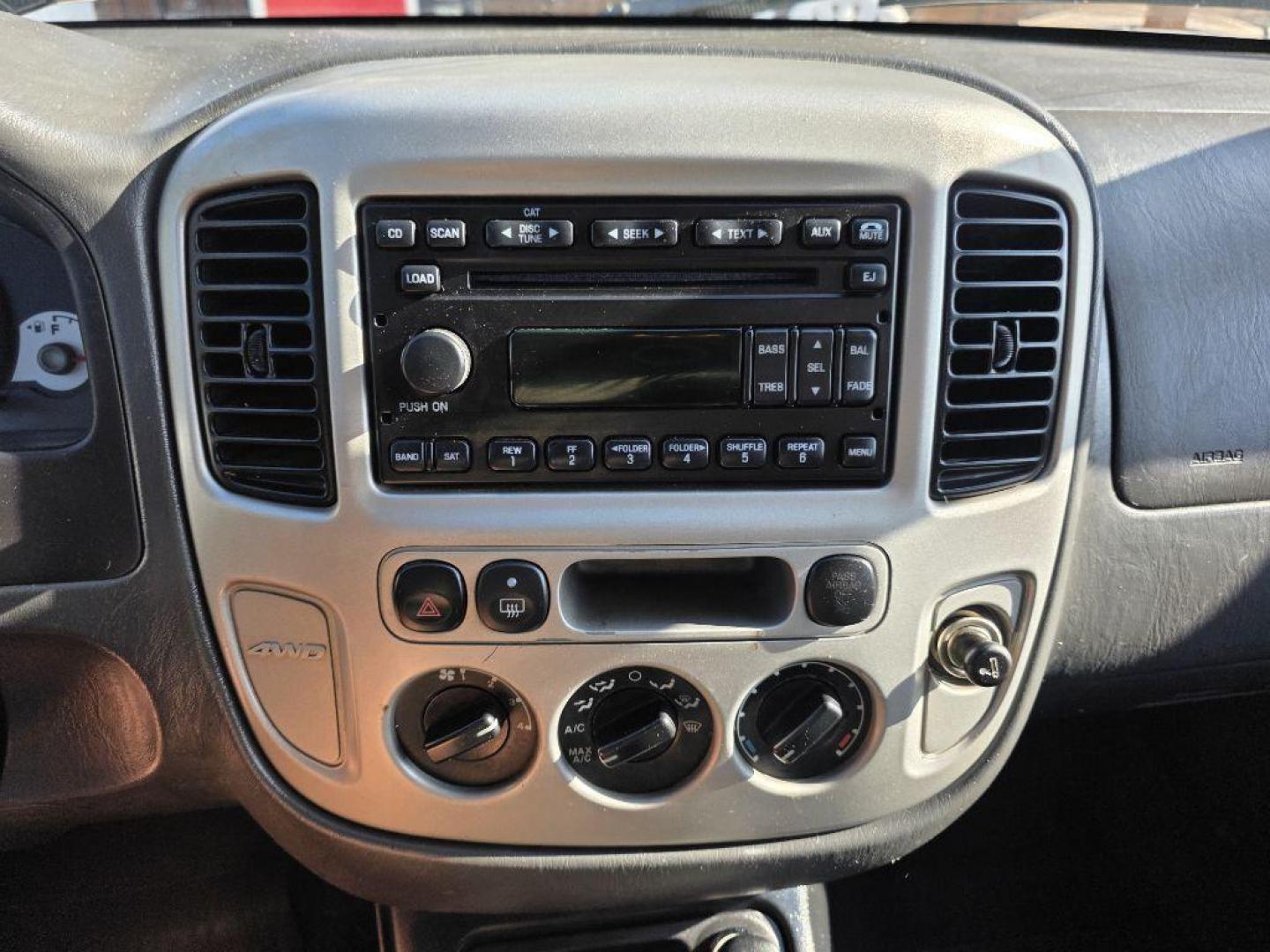 2007 SILVER FORD ESCAPE XLT (1FMYU93157K) with an 3.0L engine, Automatic transmission, located at 495 Old Highway 20 West, South Sioux City, NE, 68776, (402) 494-2677, 42.458408, -96.443512 - Photo#9
