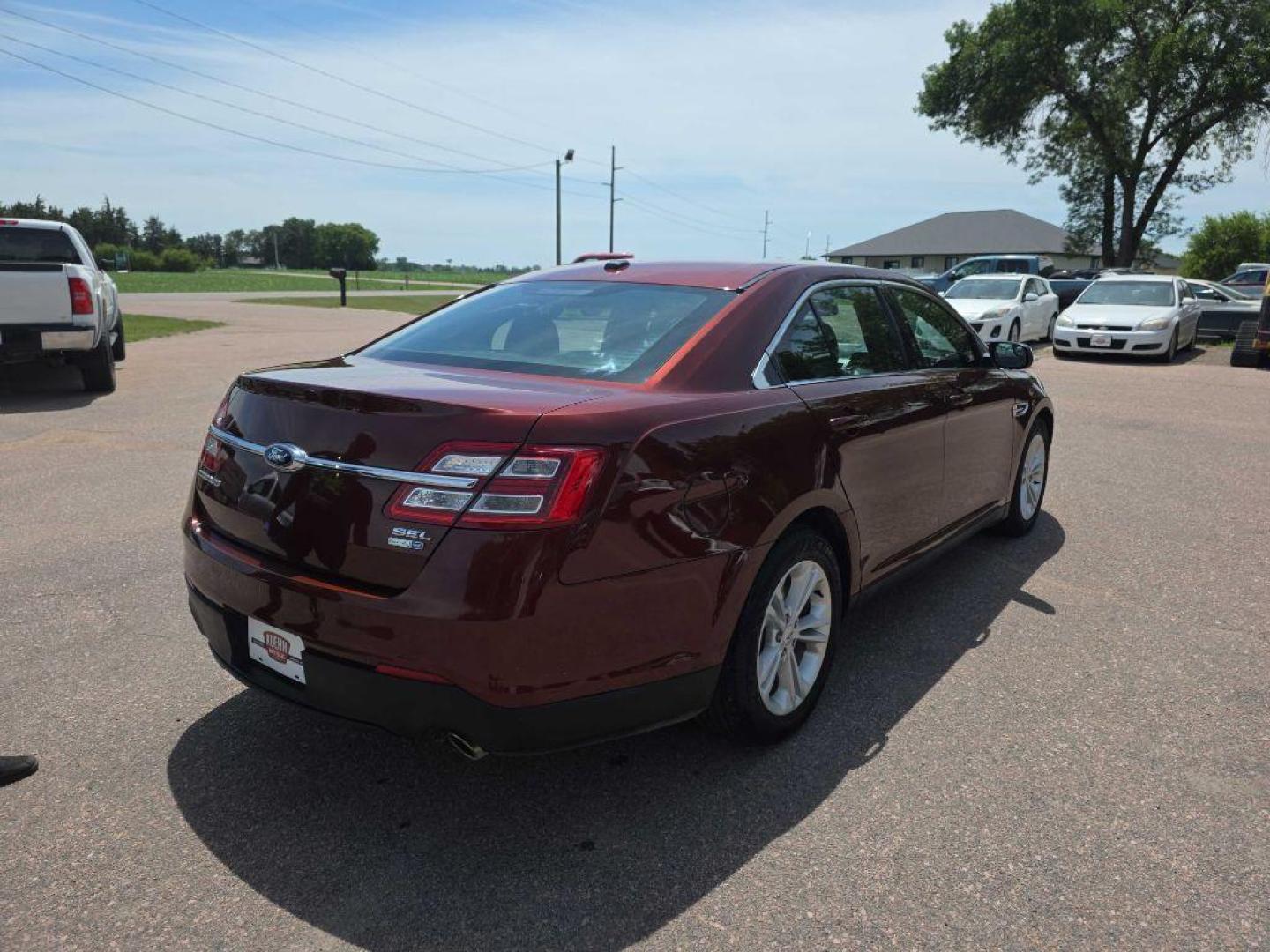 2015 MAROON FORD TAURUS SEL (1FAHP2H89FG) with an 3.5L engine, Automatic transmission, located at 495 Old Highway 20 West, South Sioux City, NE, 68776, (402) 494-2677, 42.458408, -96.443512 - Photo#2