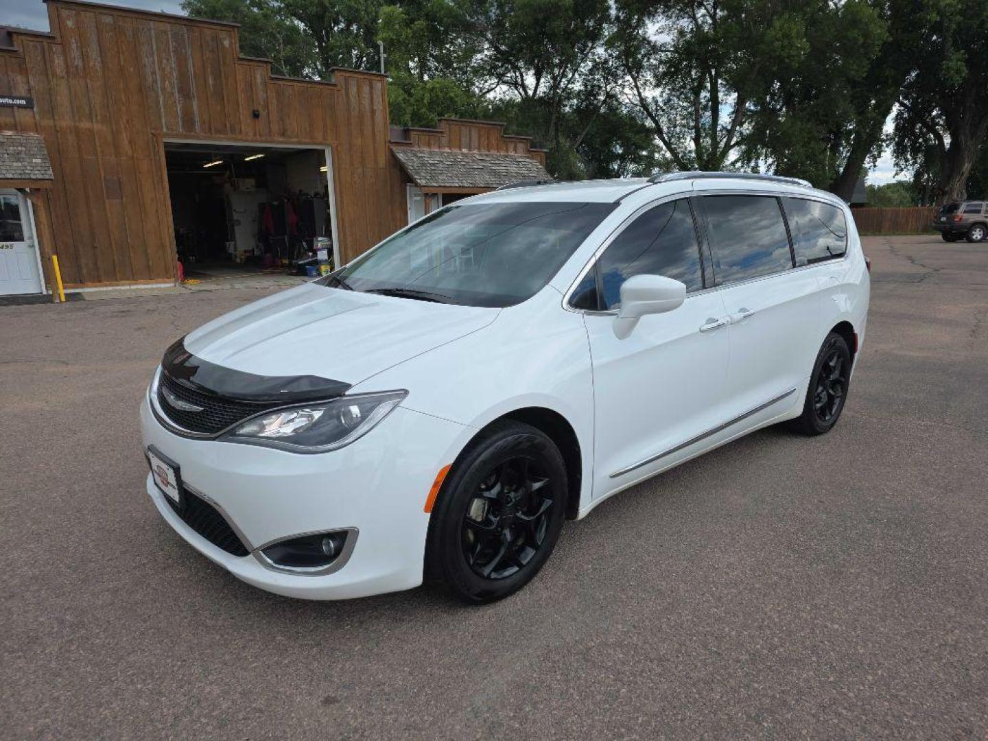 2017 WHITE CHRYSLER PACIFICA TOURING L PLUS (2C4RC1EG2HR) with an 3.6L engine, Automatic transmission, located at 495 Old Highway 20 West, South Sioux City, NE, 68776, (402) 494-2677, 42.458408, -96.443512 - Photo#0