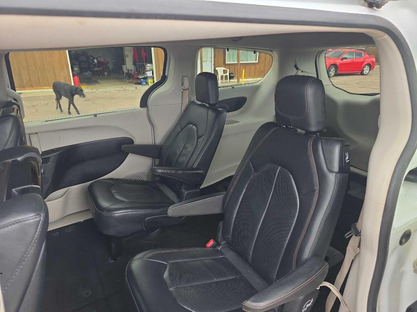 2017 WHITE CHRYSLER PACIFICA TOURING L PLUS (2C4RC1EG2HR) with an 3.6L engine, Automatic transmission, located at 495 Old Highway 20 West, South Sioux City, NE, 68776, (402) 494-2677, 42.458408, -96.443512 - Photo#7