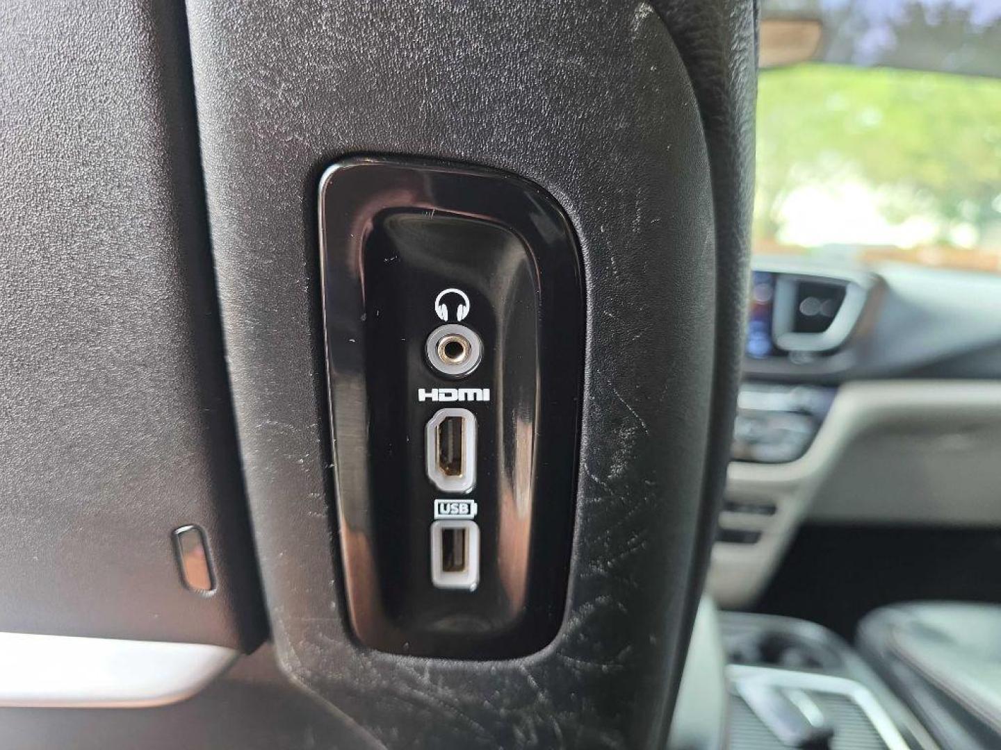 2017 WHITE CHRYSLER PACIFICA TOURING L PLUS (2C4RC1EG2HR) with an 3.6L engine, Automatic transmission, located at 495 Old Highway 20 West, South Sioux City, NE, 68776, (402) 494-2677, 42.458408, -96.443512 - Photo#9