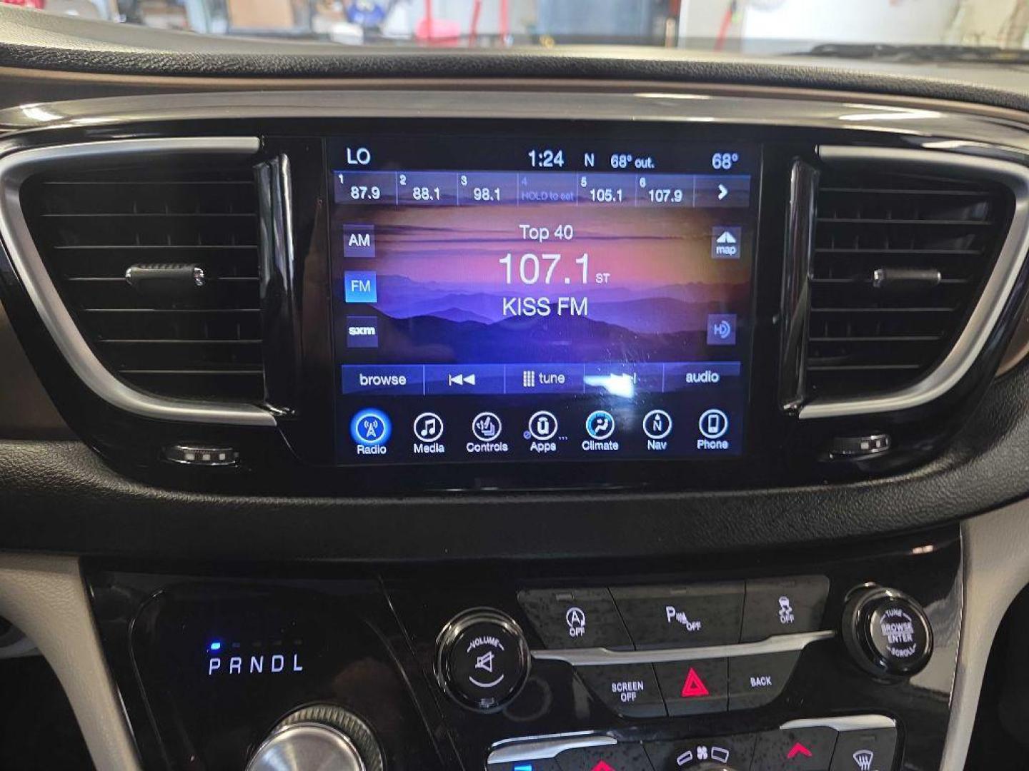 2017 WHITE CHRYSLER PACIFICA TOURING L PLUS (2C4RC1EG2HR) with an 3.6L engine, Automatic transmission, located at 495 Old Highway 20 West, South Sioux City, NE, 68776, (402) 494-2677, 42.458408, -96.443512 - Photo#16