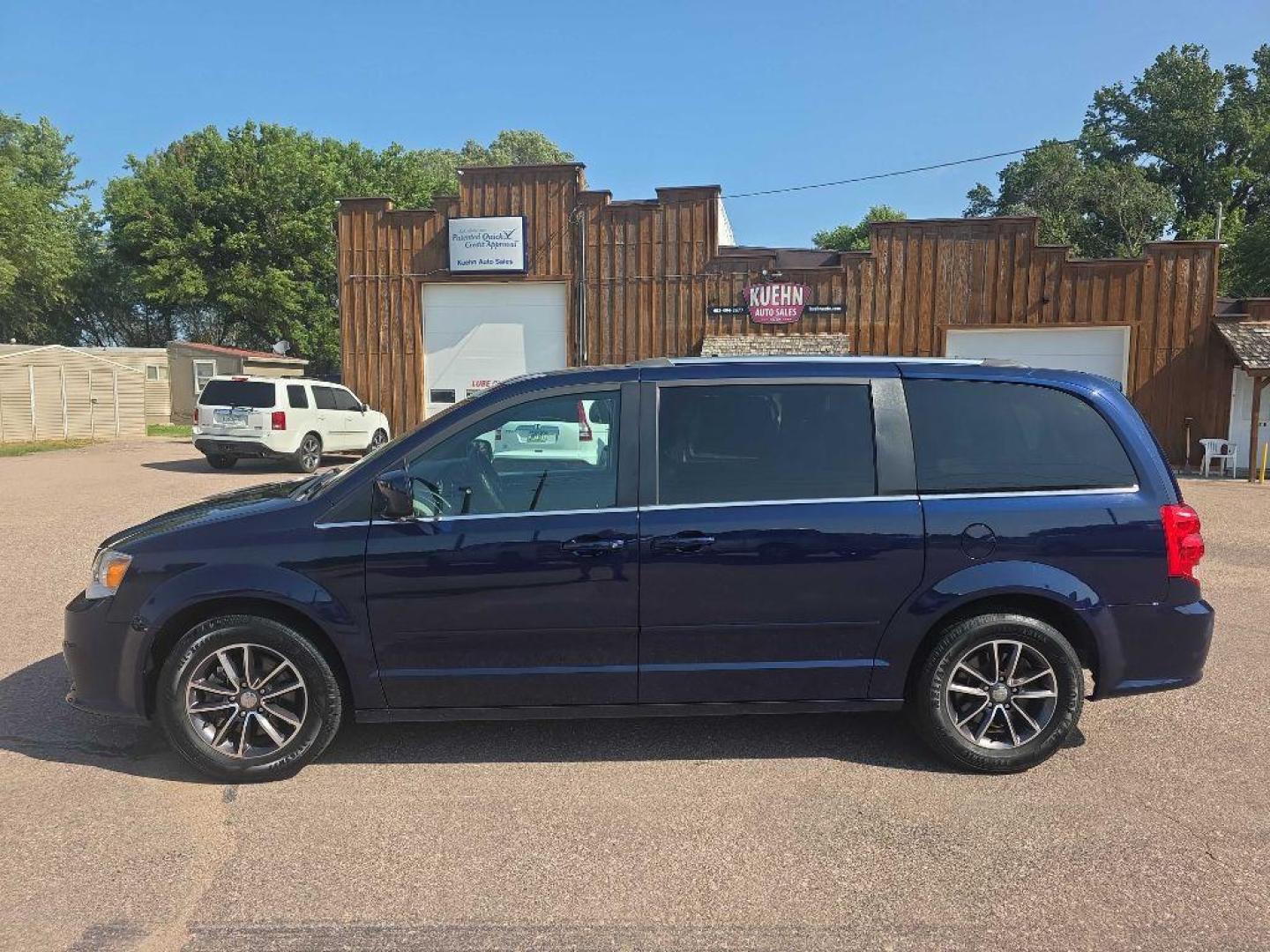 2017 BLUE DODGE GRAND CARAVAN SXT (2C4RDGCG7HR) with an 3.6L engine, Automatic transmission, located at 495 Old Highway 20 West, South Sioux City, NE, 68776, (402) 494-2677, 42.458408, -96.443512- Photo#1