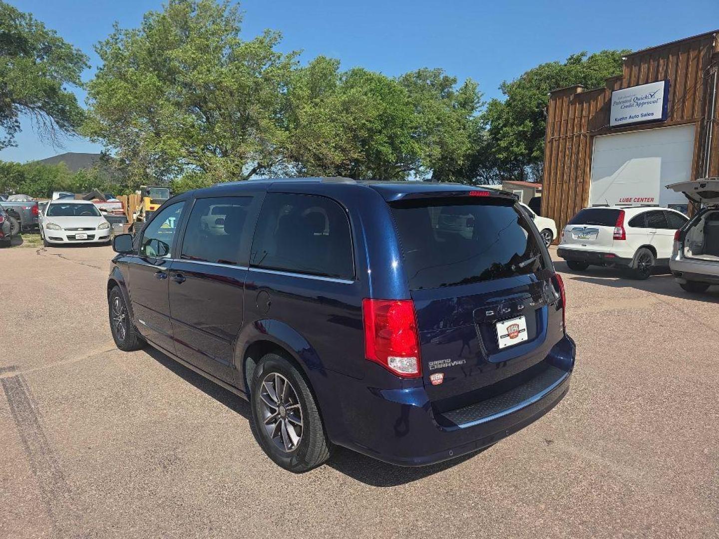 2017 BLUE DODGE GRAND CARAVAN SXT (2C4RDGCG7HR) with an 3.6L engine, Automatic transmission, located at 495 Old Highway 20 West, South Sioux City, NE, 68776, (402) 494-2677, 42.458408, -96.443512- Photo#2