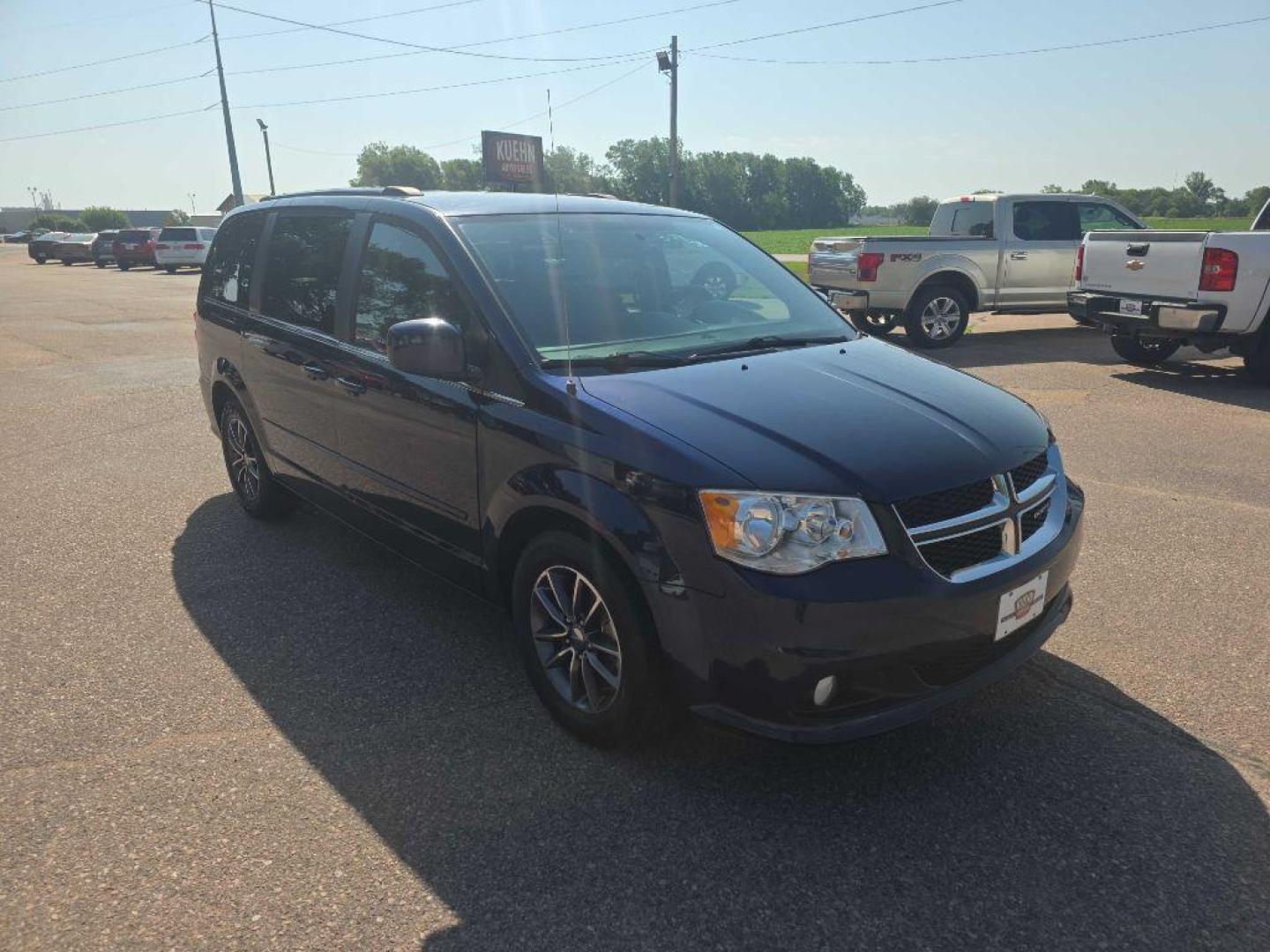 2017 BLUE DODGE GRAND CARAVAN SXT (2C4RDGCG7HR) with an 3.6L engine, Automatic transmission, located at 495 Old Highway 20 West, South Sioux City, NE, 68776, (402) 494-2677, 42.458408, -96.443512- Photo#5