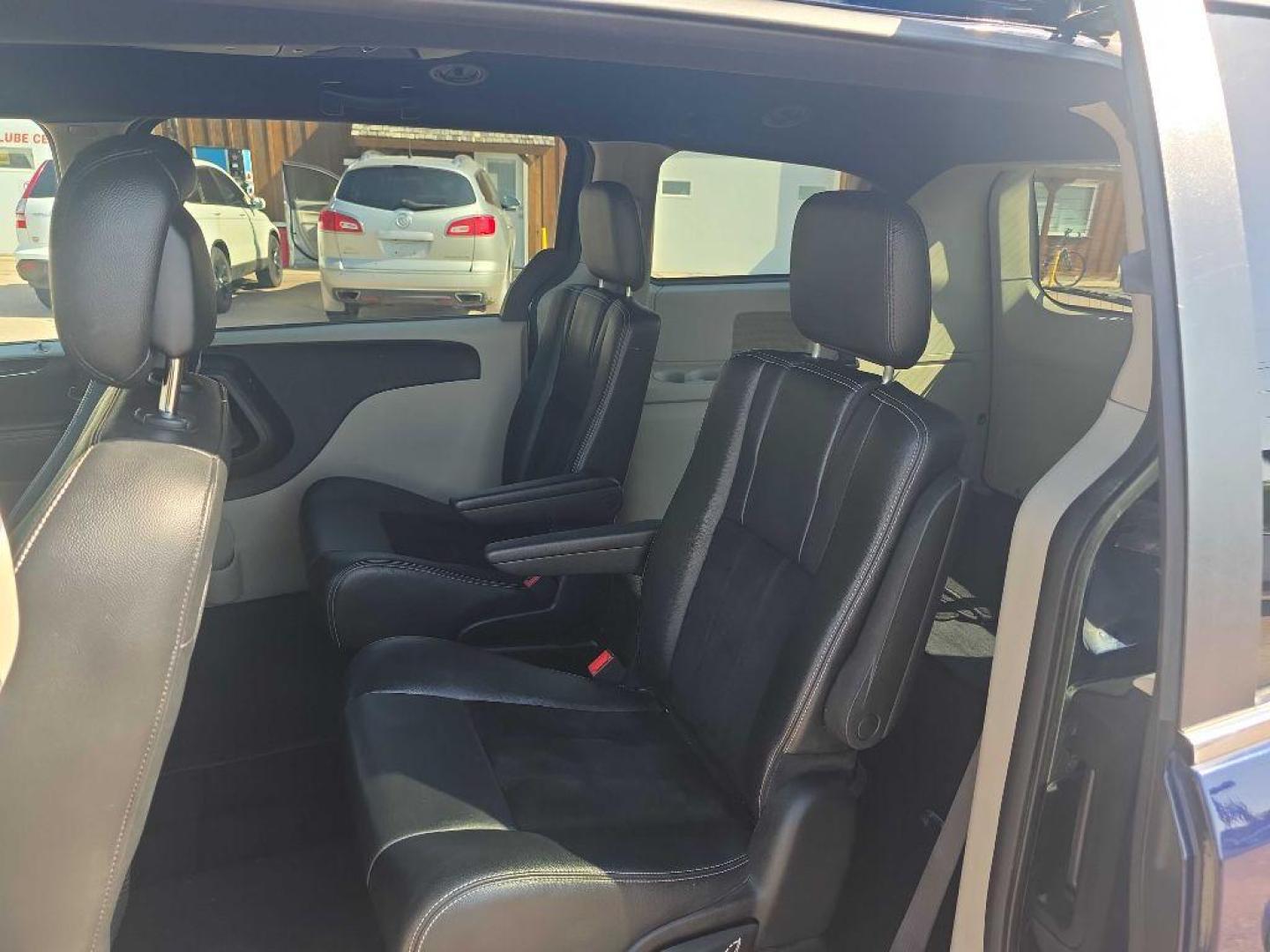 2017 BLUE DODGE GRAND CARAVAN SXT (2C4RDGCG7HR) with an 3.6L engine, Automatic transmission, located at 495 Old Highway 20 West, South Sioux City, NE, 68776, (402) 494-2677, 42.458408, -96.443512- Photo#6
