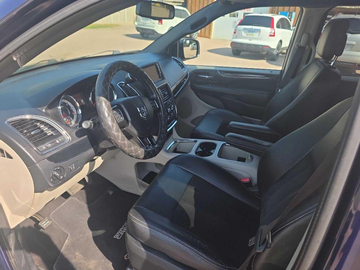 2017 BLUE DODGE GRAND CARAVAN SXT (2C4RDGCG7HR) with an 3.6L engine, Automatic transmission, located at 495 Old Highway 20 West, South Sioux City, NE, 68776, (402) 494-2677, 42.458408, -96.443512- Photo#8