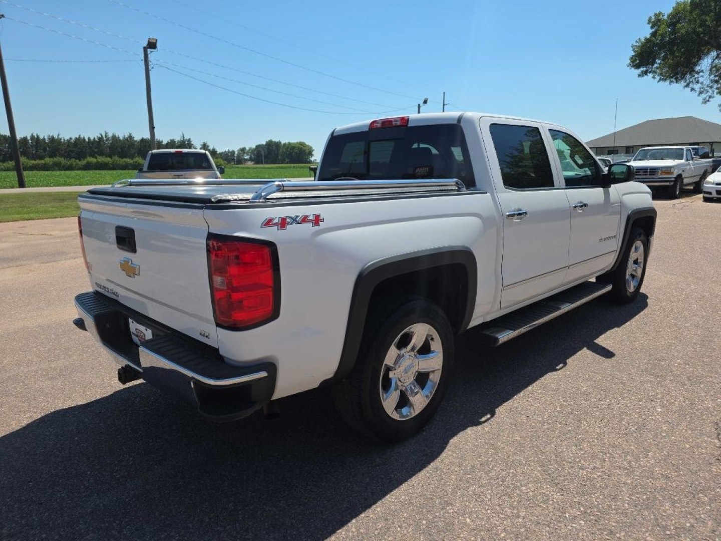 2015 WHITE CHEVROLET SILVERADO 1500 LTZ (3GCUKSEC0FG) with an 5.3L engine, Automatic transmission, located at 495 Old Highway 20 West, South Sioux City, NE, 68776, (402) 494-2677, 42.458408, -96.443512- Photo#3