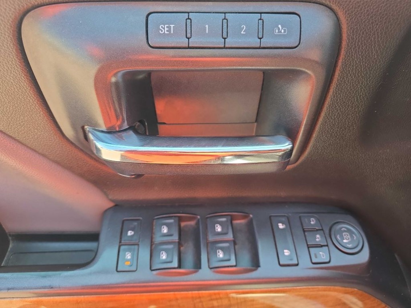 2015 WHITE CHEVROLET SILVERADO 1500 LTZ (3GCUKSEC0FG) with an 5.3L engine, Automatic transmission, located at 495 Old Highway 20 West, South Sioux City, NE, 68776, (402) 494-2677, 42.458408, -96.443512- Photo#8