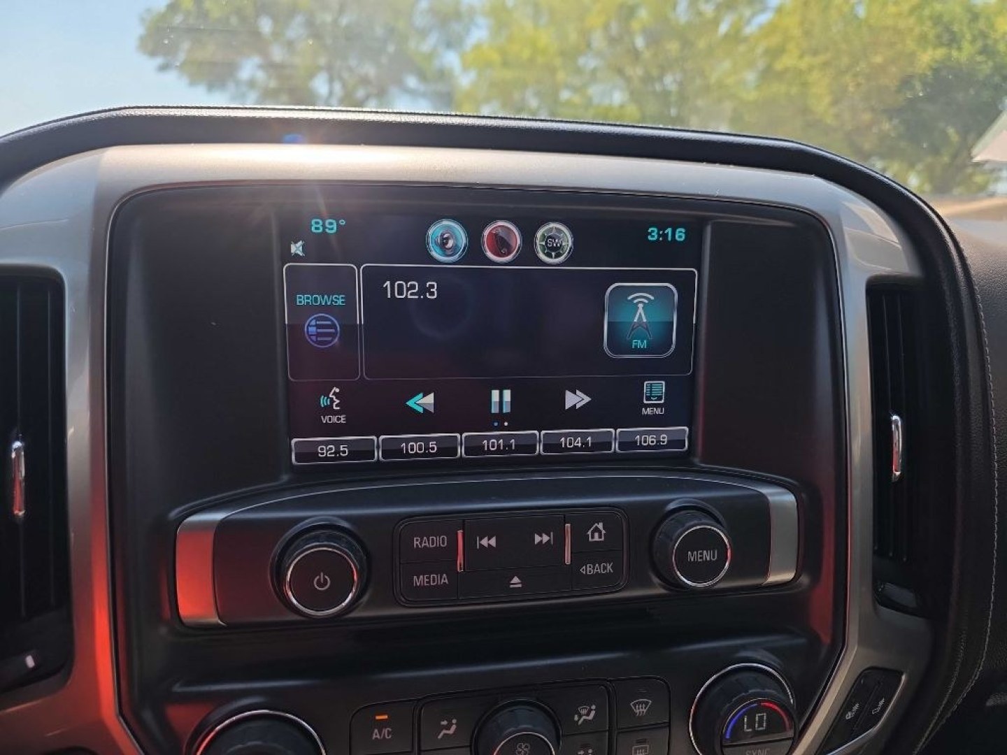 2015 WHITE CHEVROLET SILVERADO 1500 LTZ (3GCUKSEC0FG) with an 5.3L engine, Automatic transmission, located at 495 Old Highway 20 West, South Sioux City, NE, 68776, (402) 494-2677, 42.458408, -96.443512- Photo#10