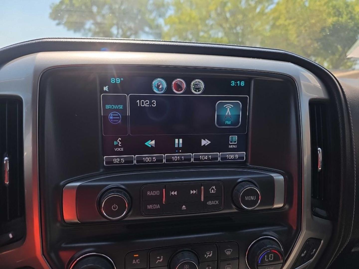 2015 WHITE CHEVROLET SILVERADO 1500 LTZ (3GCUKSEC0FG) with an 5.3L engine, Automatic transmission, located at 495 Old Highway 20 West, South Sioux City, NE, 68776, (402) 494-2677, 42.458408, -96.443512- Photo#24