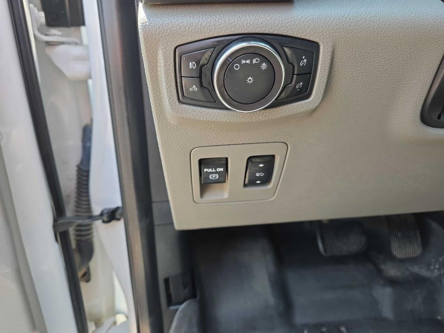 2018 WHITE FORD F150 SUPERCREW (1FTEW1EGXJK) with an 3.5L engine, Automatic transmission, located at 495 Old Highway 20 West, South Sioux City, NE, 68776, (402) 494-2677, 42.458408, -96.443512- Photo#9