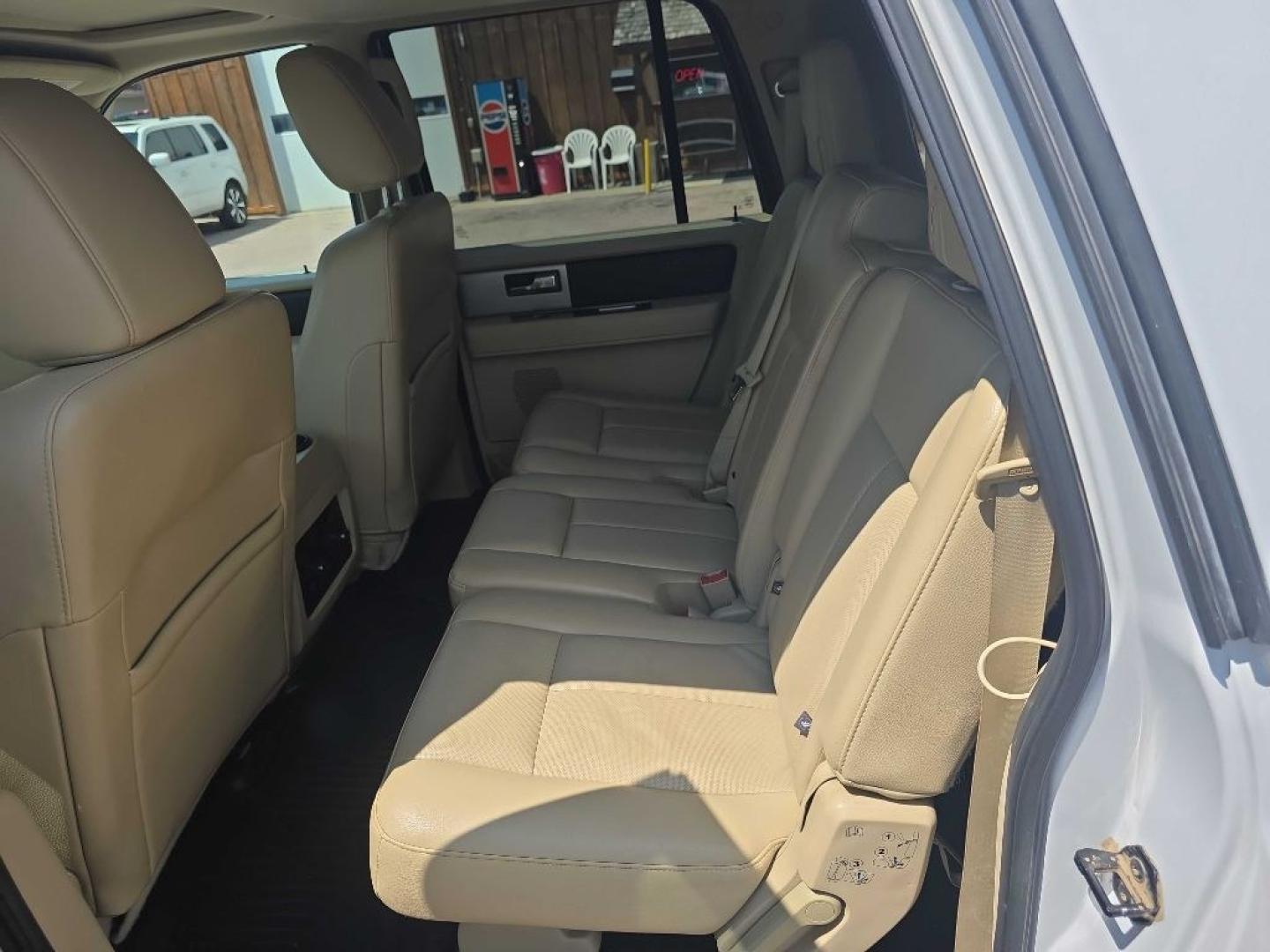 2016 WHITE FORD EXPEDITION EL XLT (1FMJK1JT4GE) with an 3.5L engine, Automatic transmission, located at 495 Old Highway 20 West, South Sioux City, NE, 68776, (402) 494-2677, 42.458408, -96.443512- Photo#8