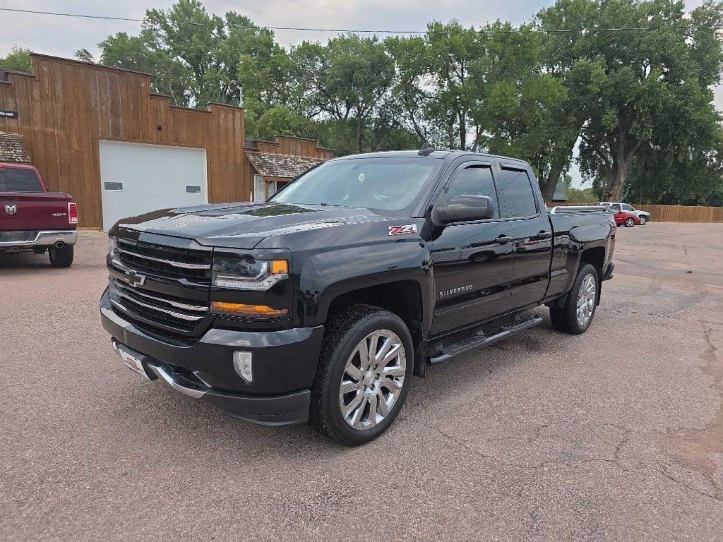 2017 BLACK CHEVROLET SILVERADO 1500 LT (1GCVKREC0HZ) with an 5.3L engine, Automatic transmission, located at 495 Old Highway 20 West, South Sioux City, NE, 68776, (402) 494-2677, 42.458408, -96.443512- Photo#0