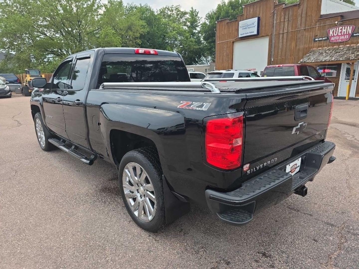2017 BLACK CHEVROLET SILVERADO 1500 LT (1GCVKREC0HZ) with an 5.3L engine, Automatic transmission, located at 495 Old Highway 20 West, South Sioux City, NE, 68776, (402) 494-2677, 42.458408, -96.443512- Photo#2