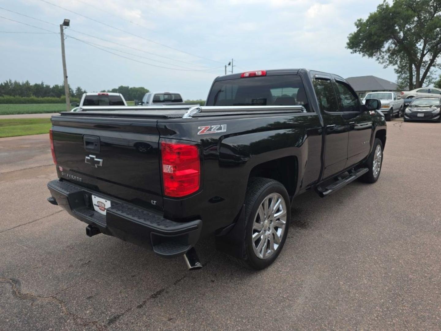 2017 BLACK CHEVROLET SILVERADO 1500 LT (1GCVKREC0HZ) with an 5.3L engine, Automatic transmission, located at 495 Old Highway 20 West, South Sioux City, NE, 68776, (402) 494-2677, 42.458408, -96.443512- Photo#3