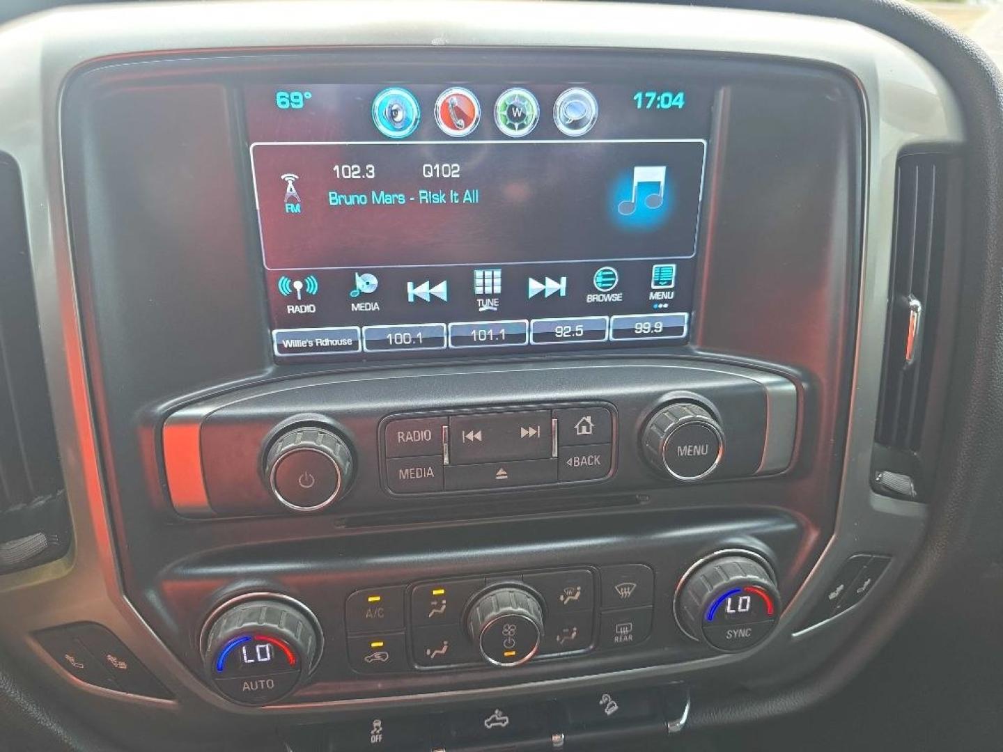 2017 BLACK CHEVROLET SILVERADO 1500 LT (1GCVKREC0HZ) with an 5.3L engine, Automatic transmission, located at 495 Old Highway 20 West, South Sioux City, NE, 68776, (402) 494-2677, 42.458408, -96.443512- Photo#11