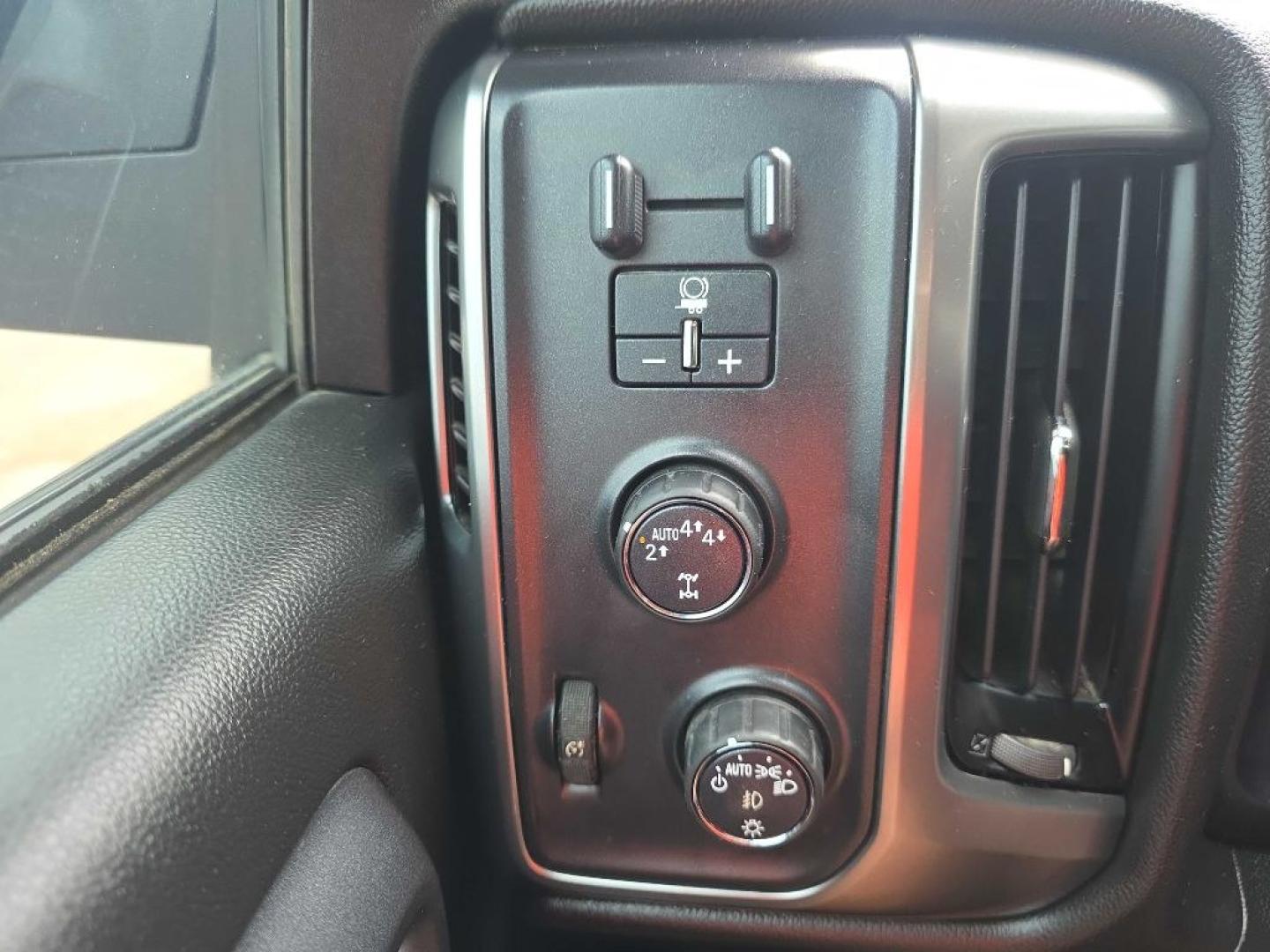 2017 BLACK CHEVROLET SILVERADO 1500 LT (1GCVKREC0HZ) with an 5.3L engine, Automatic transmission, located at 495 Old Highway 20 West, South Sioux City, NE, 68776, (402) 494-2677, 42.458408, -96.443512- Photo#15