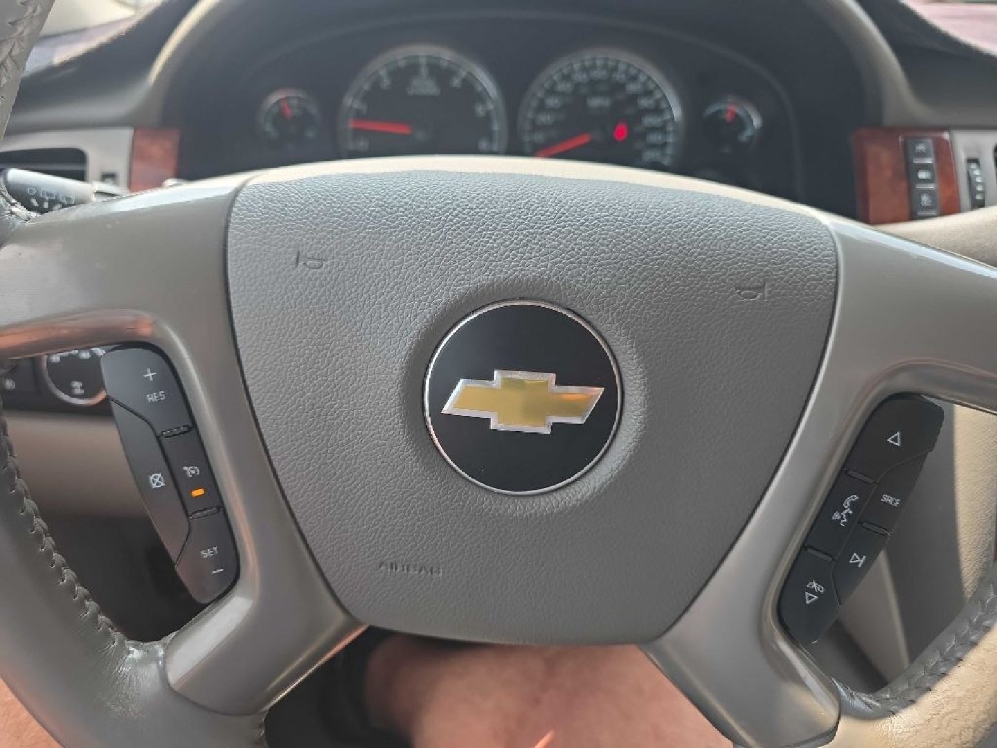 2013 BLACK CHEVROLET TAHOE 1500 LT (1GNSKBE01DR) with an 5.3L engine, Automatic transmission, located at 495 Old Highway 20 West, South Sioux City, NE, 68776, (402) 494-2677, 42.458408, -96.443512- Photo#8