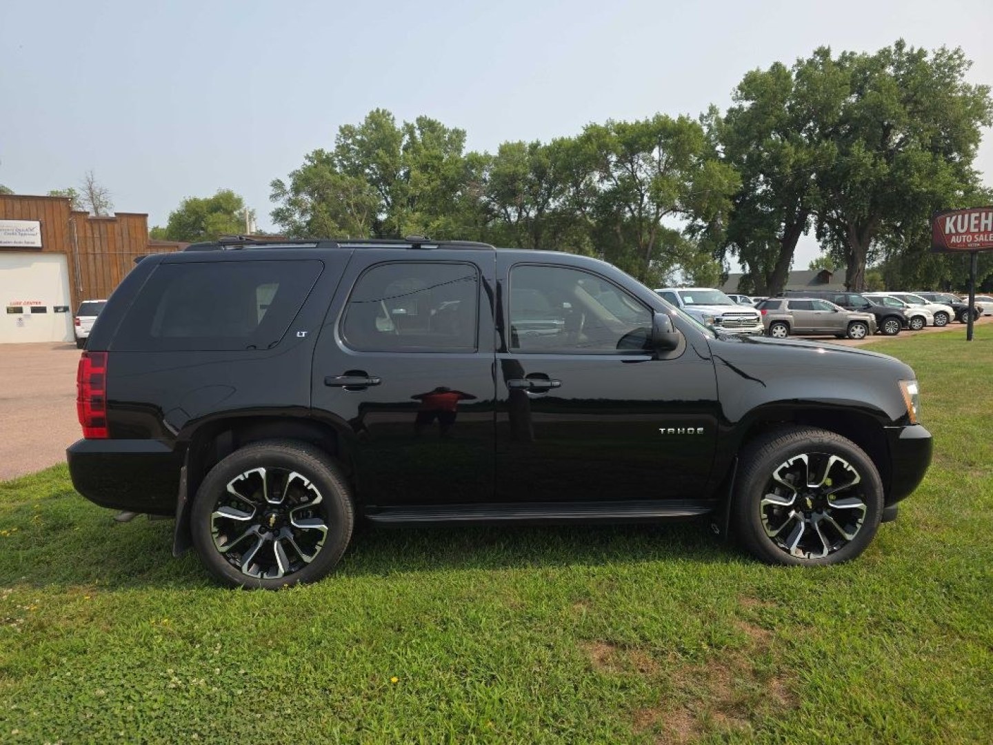 2013 BLACK CHEVROLET TAHOE 1500 LT (1GNSKBE01DR) with an 5.3L engine, Automatic transmission, located at 495 Old Highway 20 West, South Sioux City, NE, 68776, (402) 494-2677, 42.458408, -96.443512- Photo#14