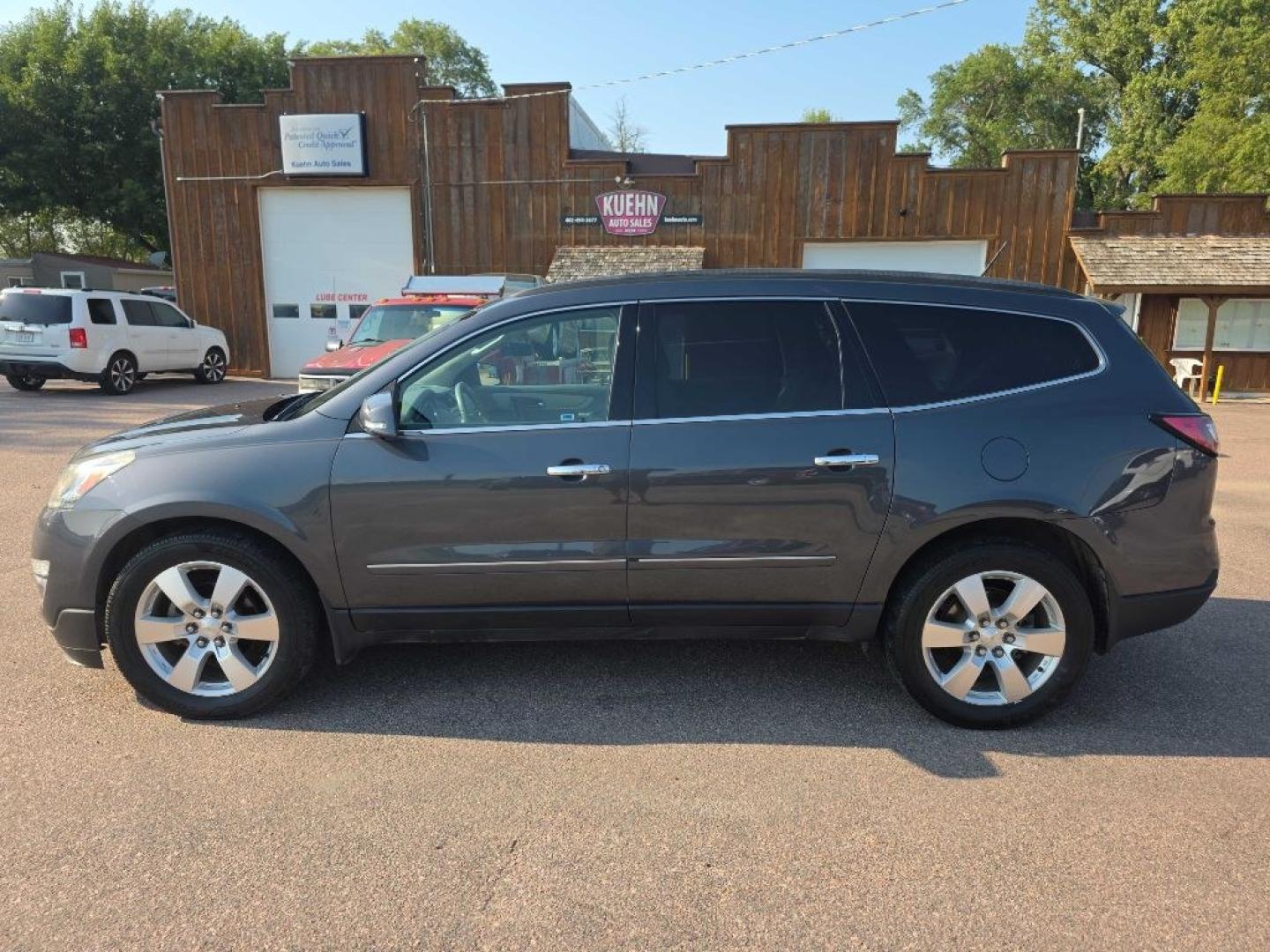 2013 GREY CHEVROLET TRAVERSE LTZ (1GNKVLKD4DJ) with an 3.6L engine, Automatic transmission, located at 495 Old Highway 20 West, South Sioux City, NE, 68776, (402) 494-2677, 42.458408, -96.443512- Photo#1