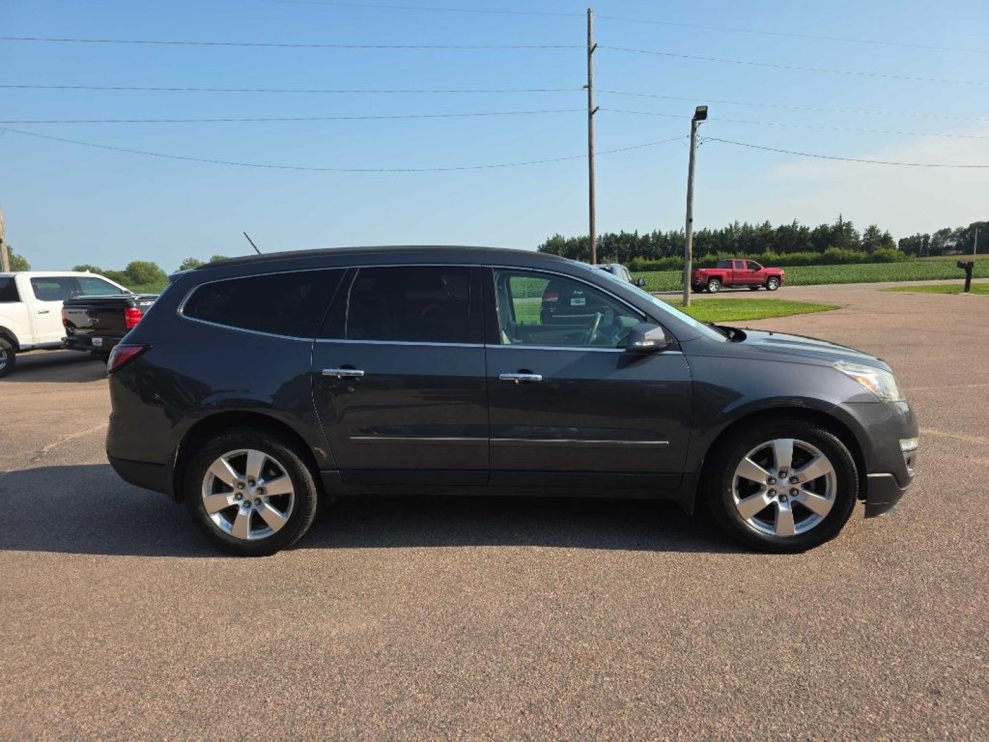 2013 GREY CHEVROLET TRAVERSE LTZ (1GNKVLKD4DJ) with an 3.6L engine, Automatic transmission, located at 495 Old Highway 20 West, South Sioux City, NE, 68776, (402) 494-2677, 42.458408, -96.443512- Photo#4