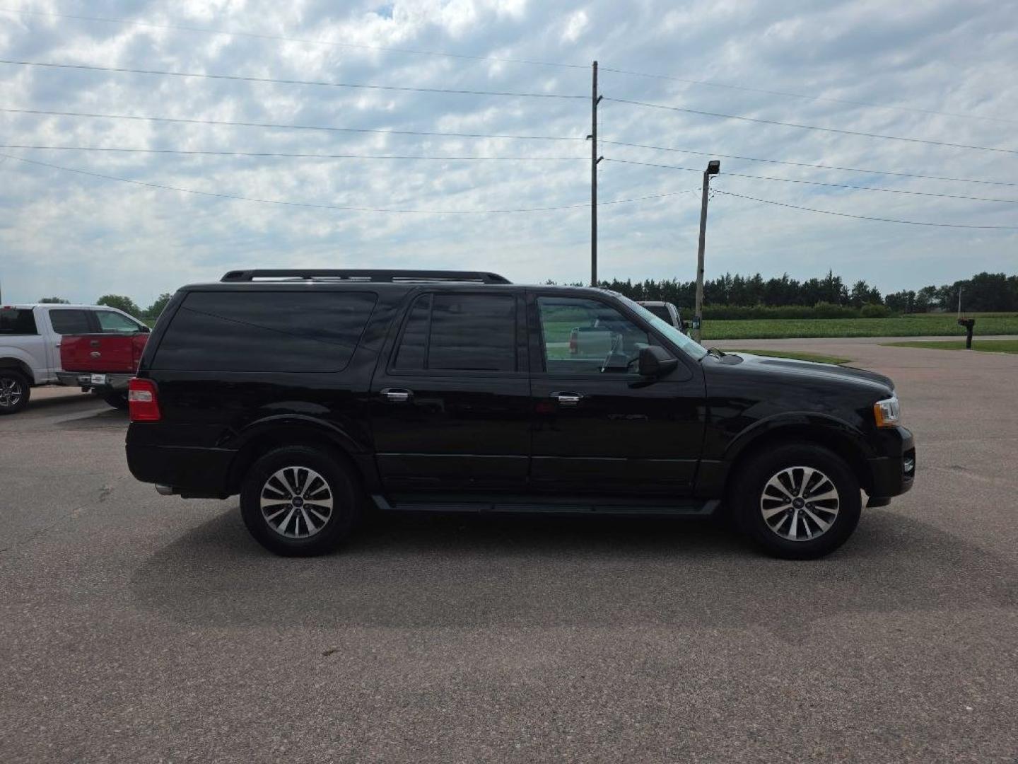 2016 BLACK FORD EXPEDITION EL XLT (1FMJK1JT6GE) with an 3.5L engine, Automatic transmission, located at 495 Old Highway 20 West, South Sioux City, NE, 68776, (402) 494-2677, 42.458408, -96.443512- Photo#4