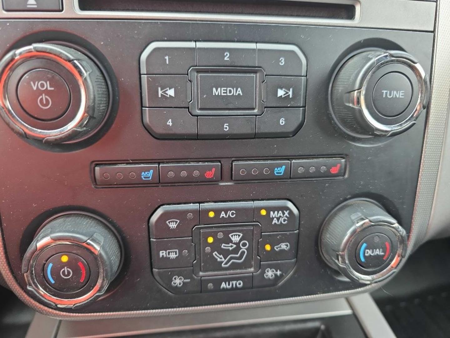 2016 BLACK FORD EXPEDITION EL XLT (1FMJK1JT6GE) with an 3.5L engine, Automatic transmission, located at 495 Old Highway 20 West, South Sioux City, NE, 68776, (402) 494-2677, 42.458408, -96.443512- Photo#11