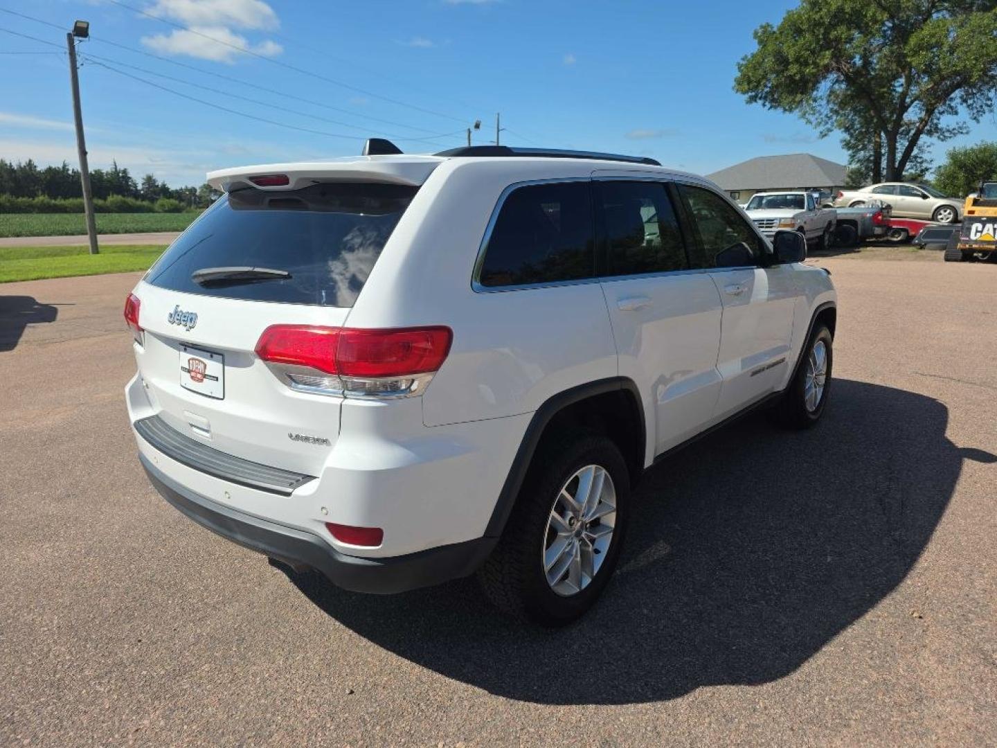 2017 WHITE JEEP GRAND CHEROKEE LAREDO (1C4RJFAG0HC) with an 3.6L engine, Automatic transmission, located at 495 Old Highway 20 West, South Sioux City, NE, 68776, (402) 494-2677, 42.458408, -96.443512- Photo#3