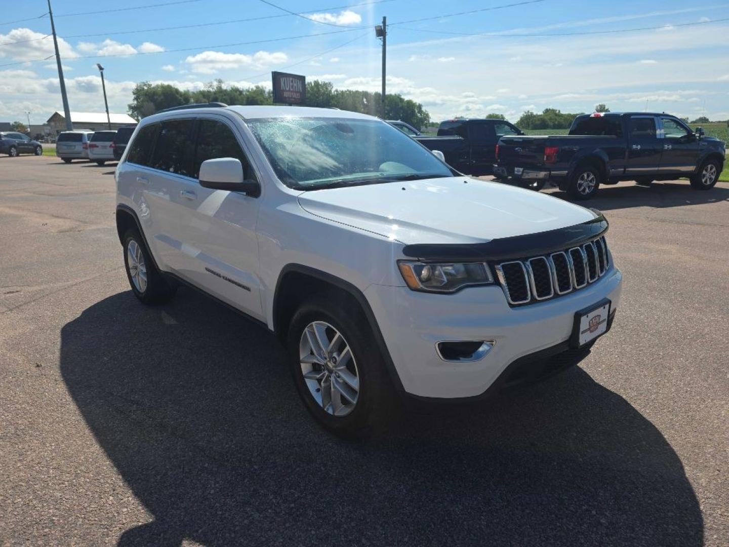 2017 WHITE JEEP GRAND CHEROKEE LAREDO (1C4RJFAG0HC) with an 3.6L engine, Automatic transmission, located at 495 Old Highway 20 West, South Sioux City, NE, 68776, (402) 494-2677, 42.458408, -96.443512- Photo#5
